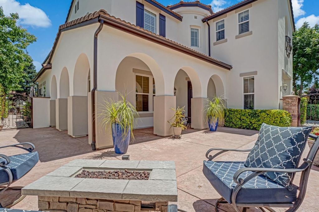 Image 4 of property listing at 3770 Serena Avenue, Clovis, CA 93619