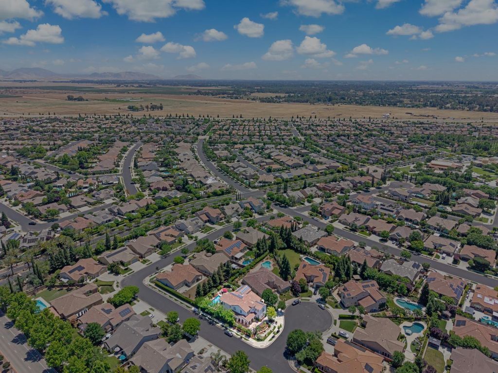 Image 41 of property listing at 3770 Serena Avenue, Clovis, CA 93619