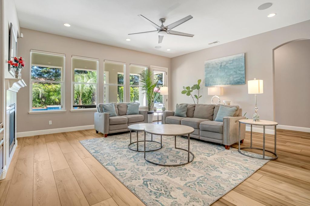 Image 5 of property listing at 3770 Serena Avenue, Clovis, CA 93619