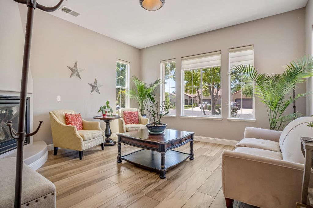 Image 7 of property listing at 3770 Serena Avenue, Clovis, CA 93619