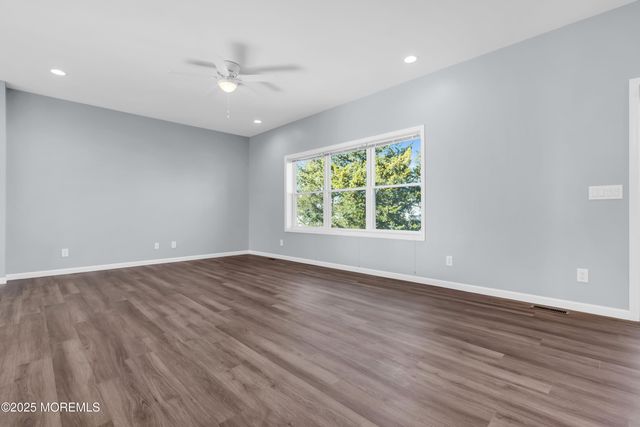 80 Bay Breeze Drive, Toms River, NJ 08753