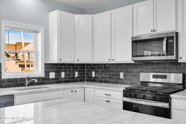 80 Bay Breeze Drive, Toms River, NJ 08753