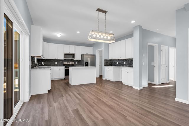 80 Bay Breeze Drive, Toms River, NJ 08753