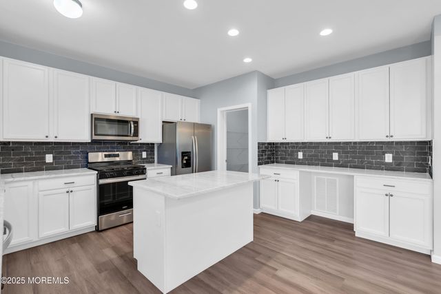 80 Bay Breeze Drive, Toms River, NJ 08753