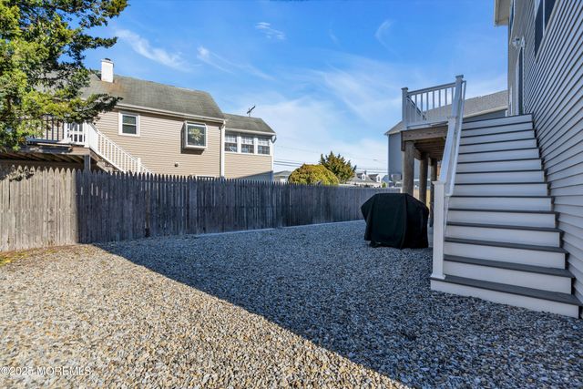 80 Bay Breeze Drive, Toms River, NJ 08753