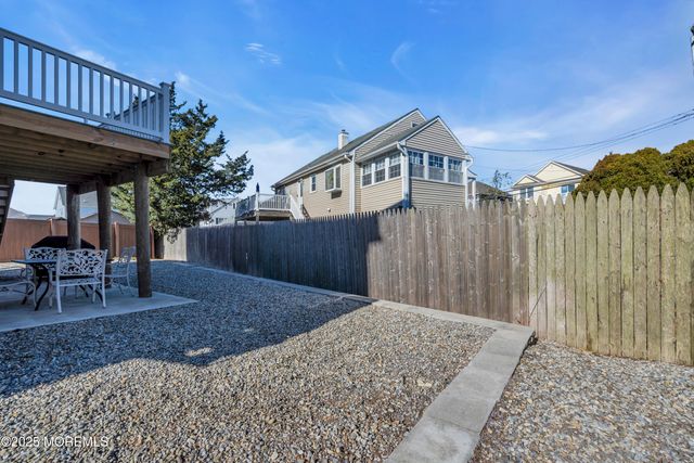 80 Bay Breeze Drive, Toms River, NJ 08753