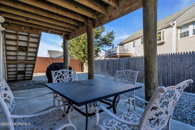 80 Bay Breeze Drive, Toms River, NJ 08753