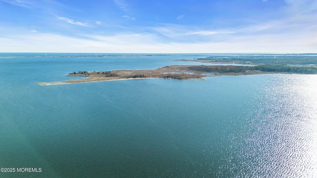 80 Bay Breeze Drive, Toms River, NJ 08753