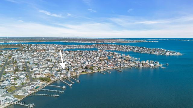 80 Bay Breeze Drive, Toms River, NJ 08753