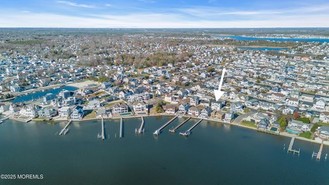 80 Bay Breeze Drive, Toms River, NJ 08753