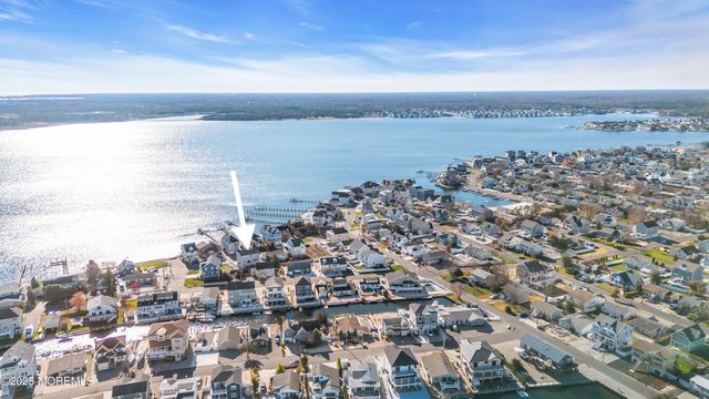 80 Bay Breeze Drive, Toms River, NJ 08753