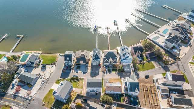 80 Bay Breeze Drive, Toms River, NJ 08753