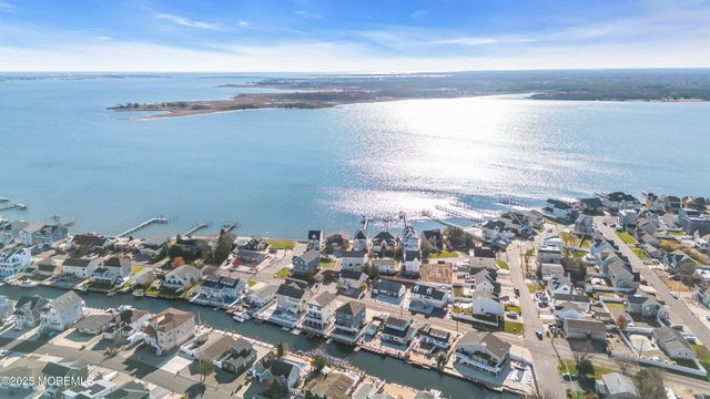 80 Bay Breeze Drive, Toms River, NJ 08753