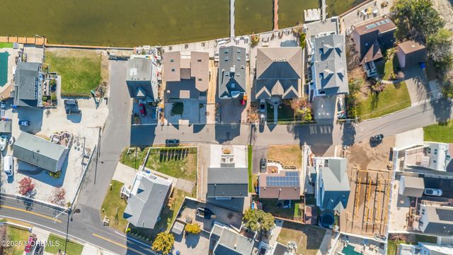 80 Bay Breeze Drive, Toms River, NJ 08753