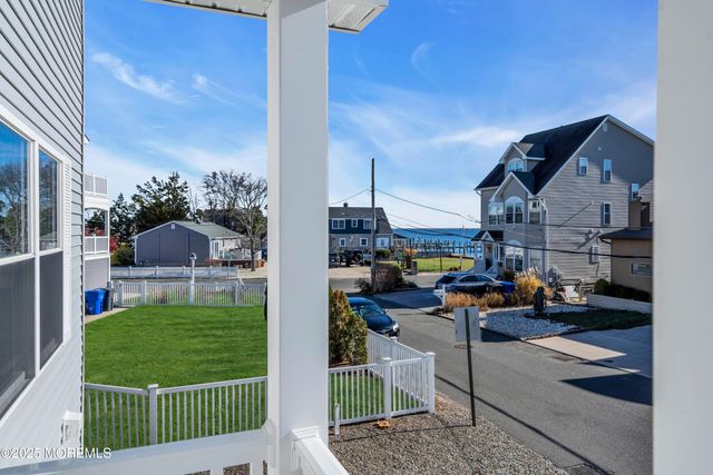 80 Bay Breeze Drive, Toms River, NJ 08753