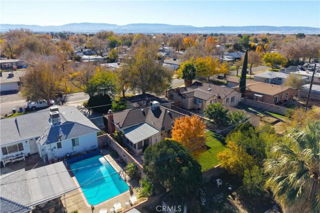 1335 W Ivyton, Lancaster, CA 93534