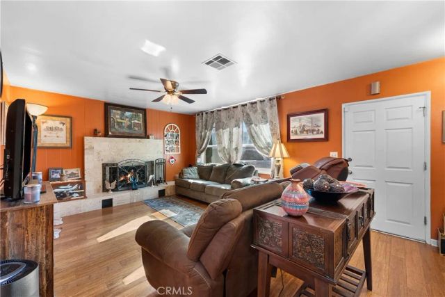 1335 W Ivyton, Lancaster, CA 93534