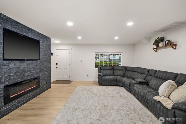 1622 95th Avenue NE, Lake Stevens, WA 98258