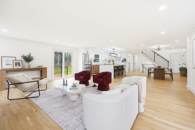 565 Elm St, Concord, MA 01742