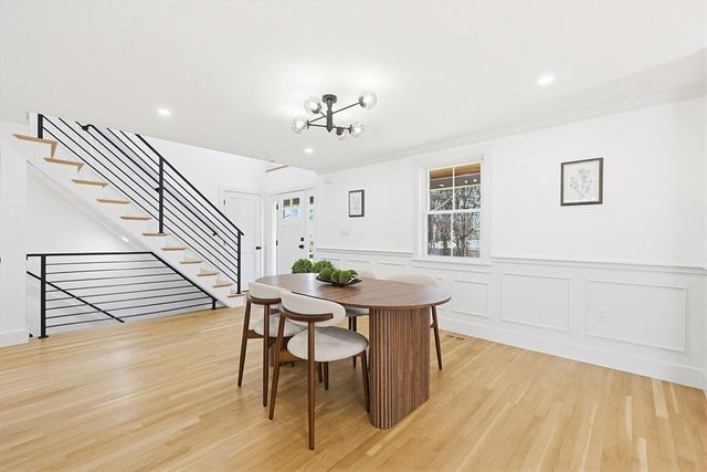 565 Elm St, Concord, MA 01742