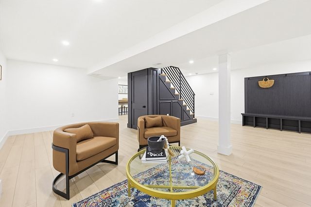 565 Elm St, Concord, MA 01742