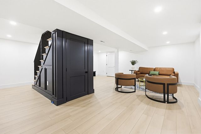 565 Elm St, Concord, MA 01742