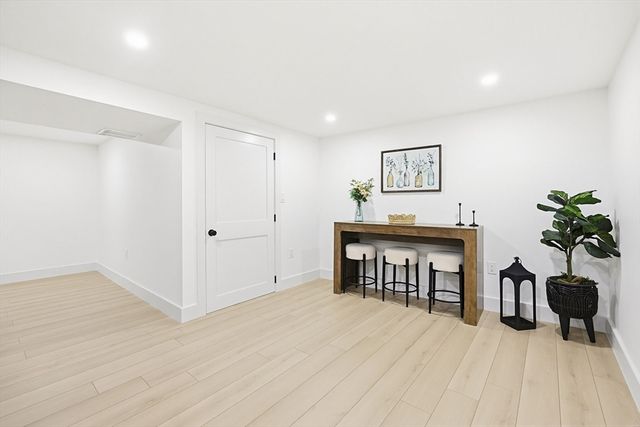 565 Elm St, Concord, MA 01742