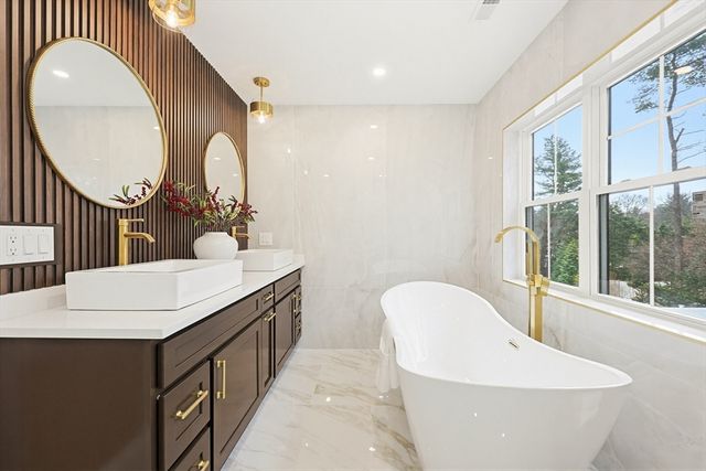 565 Elm St, Concord, MA 01742