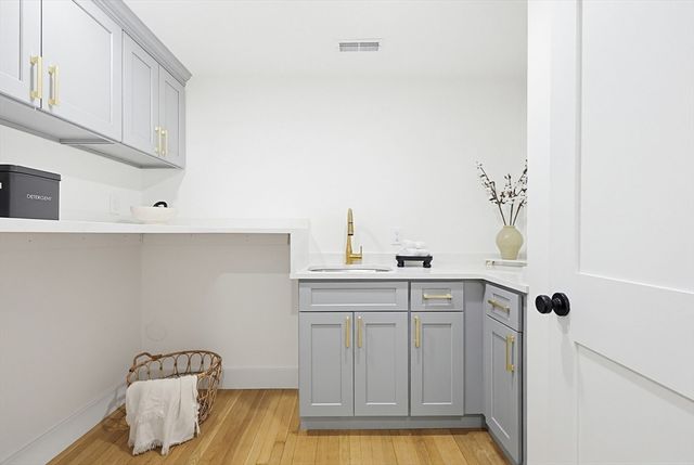 565 Elm St, Concord, MA 01742