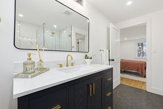 565 Elm St, Concord, MA 01742