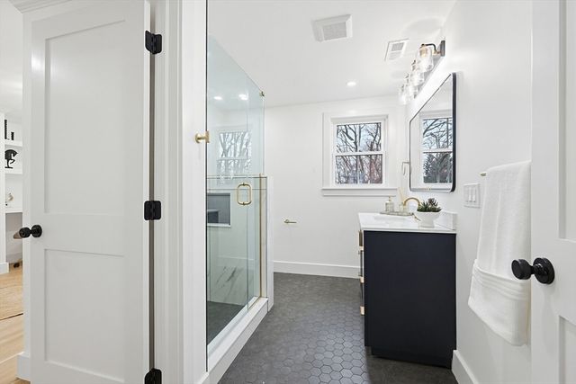 565 Elm St, Concord, MA 01742