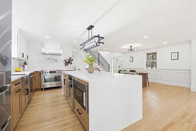 565 Elm St, Concord, MA 01742