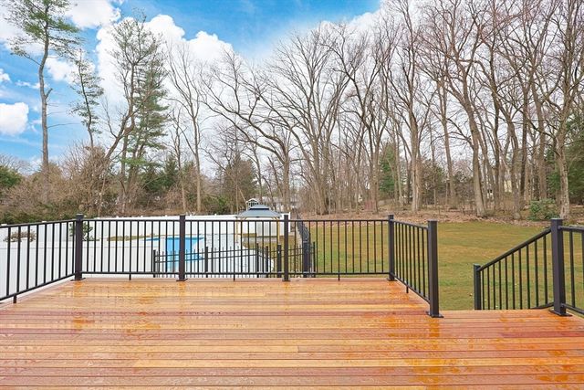 565 Elm St, Concord, MA 01742