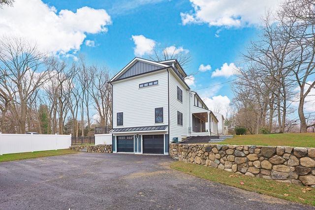 565 Elm St, Concord, MA 01742