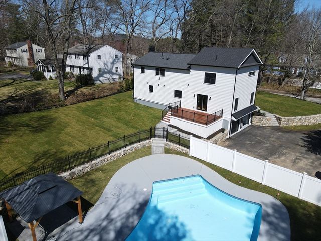 565 Elm St, Concord, MA 01742