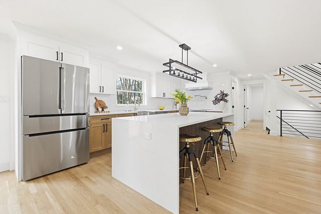 565 Elm St, Concord, MA 01742