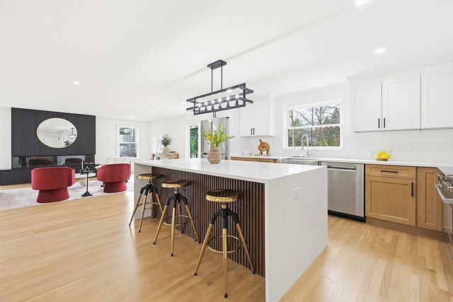 565 Elm St, Concord, MA 01742