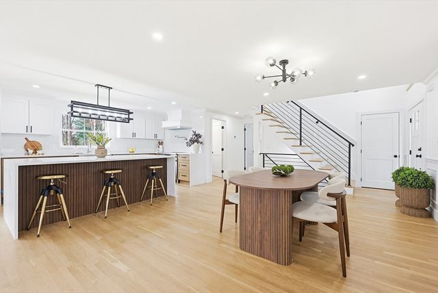 565 Elm St, Concord, MA 01742