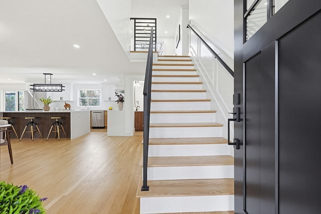 565 Elm St, Concord, MA 01742