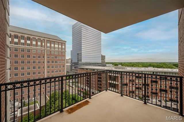 150 Carondelet Plaza 1301, Clayton, MO 63105