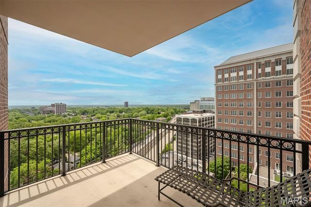 150 Carondelet Plaza 1301, Clayton, MO 63105
