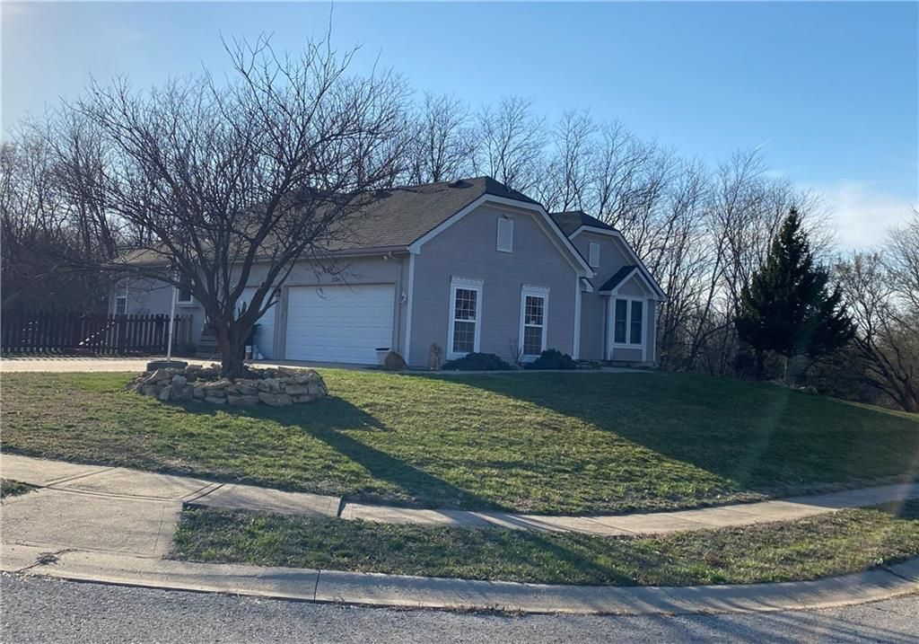 2224 NE 158th Street, Smithville, MO 64089