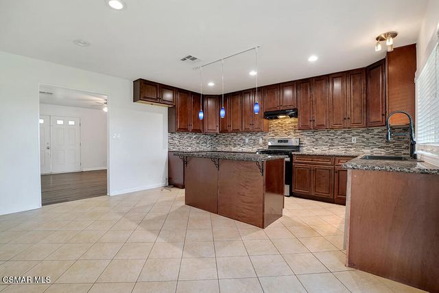 2353 Bryson Place, Simi Valley, CA 93065