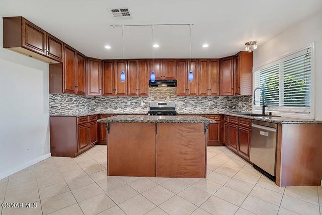 2353 Bryson Place, Simi Valley, CA 93065