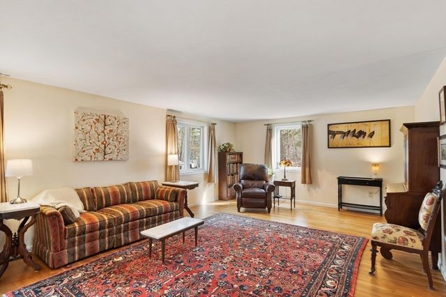 20 Bayberry Rd, Westford, MA 01886