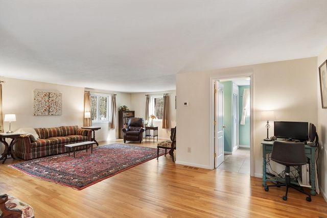 20 Bayberry Rd, Westford, MA 01886