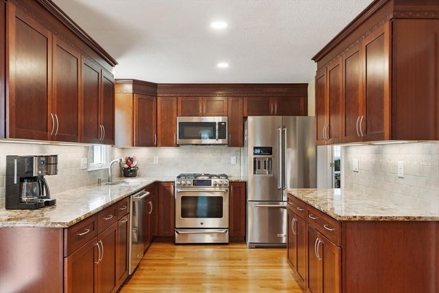 20 Bayberry Rd, Westford, MA 01886