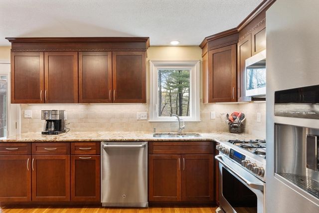 20 Bayberry Rd, Westford, MA 01886