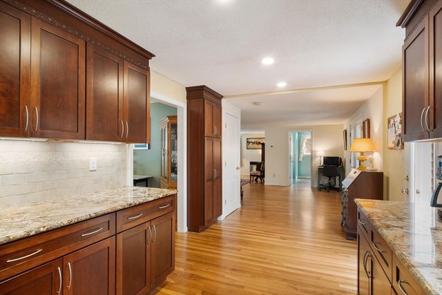 20 Bayberry Rd, Westford, MA 01886