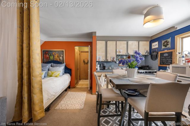 2005 Vernier Road, Grosse Pointe Woods, MI 48236